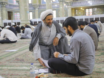 معاون آموزش حوزه علمیه قم: خدمات مراکز فقهی به حوزه علمیه ارزشمند است / تاکید مدیریت حوزه‌های علمیه بر تقویت دروس آزاد