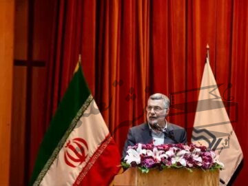 وزیر بهداشت، درمان و آموزش پزشکی با تأکید بر اهمیت رشد جمعیت و حمایت از خانواده، کاهش و پیری جمعیت را یکی از چالش‌های اساسی پیش روی ایران معرفی کرد.
