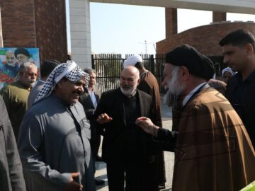 در اقدامی مردمی و بدون برنامه قبلی  استاندار خوزستان مقابل ساختمان استانداری به میان اهالی گلدشت اهواز رفت