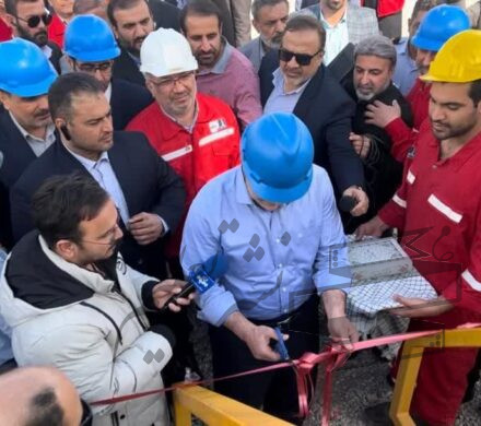 با حضور  وزیر نفت  دستگاه حفاری ۷۳ فتح رونمایی و در میدان نفتی اهواز در  چرخه عملیات قرار گرفت