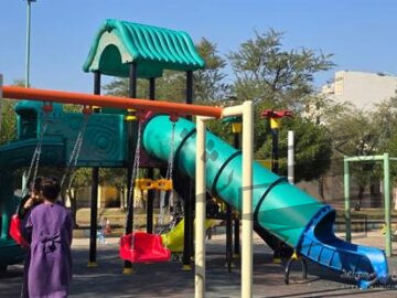 نصب ست وسایل بازی در پارک های محله ای سطح شهرداری منطقه یک اهواز