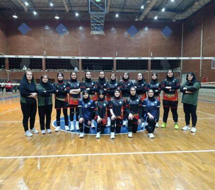 شیر دختران والیبال باشگاه فرهنگی ورزشی پتروشیمی مارون بر قله والیبال لیگ برتر استان خوزستان با اقتدار ایستادند