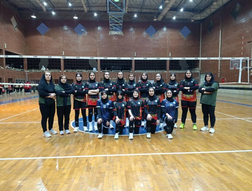 شیر دختران والیبال باشگاه فرهنگی ورزشی پتروشیمی مارون بر قله والیبال لیگ برتر استان خوزستان با اقتدار ایستادند