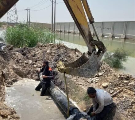 تعویض لوله انتقال آب در بندر امام خمینی(ره)