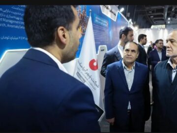 بازدید رئیس‌جمهور از غرفه آریاساسول در نمایشگاه فناوری‌های پیشرفته ایران