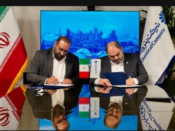 امضای تفاهم‌نامه حمل ۸۰ هزار تن محصولات پتروشیمی جم با شرکت فجر جهاد منعقد شد