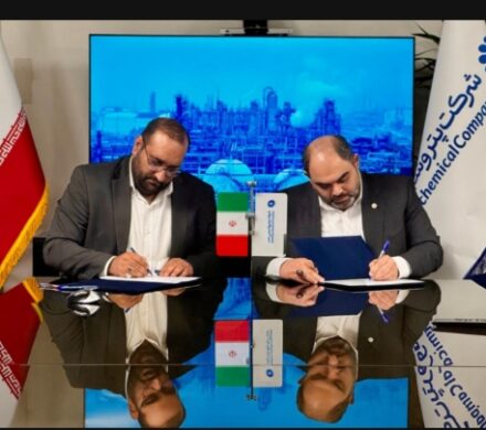 امضای تفاهمنامه حمل ۸۰ هزار تن محصولات پتروشیمی جم با شرکت فجر جهاد منعقد شد