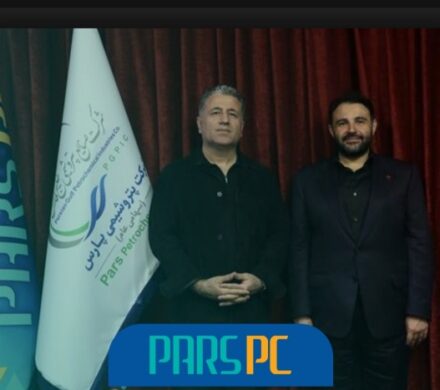 سیدمحمدمهدی احمدی، مدیرعامل بانک شهر با دکتر عبدالکریم پهلوانی، مدیرعامل شرکت پتروشیمی پارس، در عسلویه، دیدار و گفتگو کرد