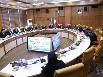 اهداء مدال افتخار سازمان شیلات کشور به شرکت پلیمر آریاساسول