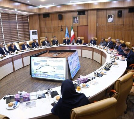 اهداء مدال افتخار سازمان شیلات کشور به شرکت پلیمر آریاساسول
