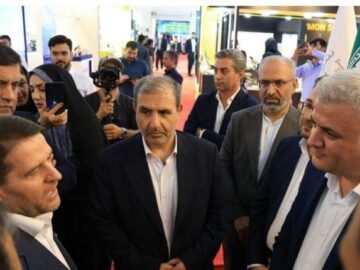 معاون وزیر نفت در بازدید از غرفه آریاساسول: آریاساسول الگو و پیشرو در سیستم‌های یکپارچه صنعت پتروشیمی