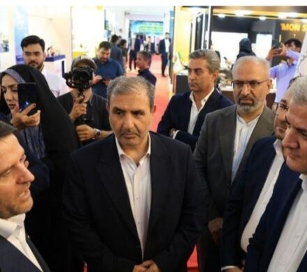 معاون وزیر نفت در بازدید از غرفه آریاساسول: آریاساسول الگو و پیشرو در سیستمهای یکپارچه صنعت پتروشیمی