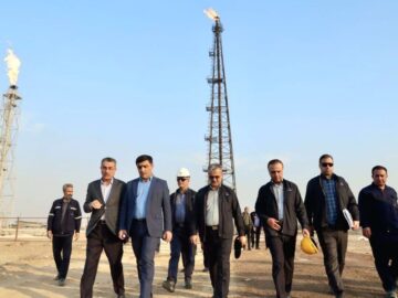 بازدید میدانی مدیرعامل مناطق نفت‌خیز جنوب از فرایند بهسوزی فلرهای شرق اهواز
