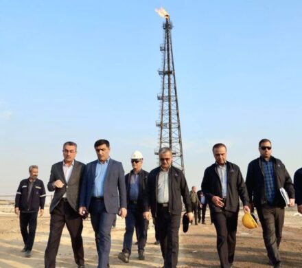 بازدید میدانی مدیرعامل مناطق نفت‌خیز جنوب از فرایند بهسوزی فلرهای شرق اهواز