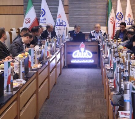 با حضور اعضای هیأتمدیره سازمان تأمین اجتماعی و مدیران ارشد شستا و تاپیکو؛ نشست بررسی چالشها و رفع گلوگاههای پتروشیمیهای تابعه تاپیکو به میزبانی پتروشیمی فنآوران برگزار شد