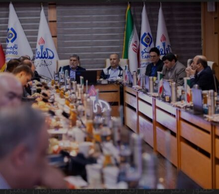 نشست بررسی چالشها و رفع گلوگاههای پتروشیمیهای تابعه تاپیکو به میزبانی پتروشیمی فنآوران برگزار شد