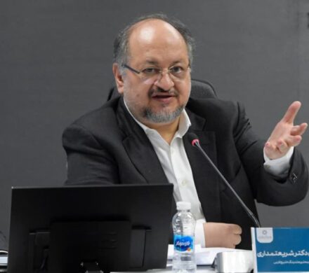 محمد شریعتمداری در مراسم رونمایی از اوراق مرابحه ارزی پتروشیمی بندر امام: با بهرهبرداری از طرح کلرآلکالی، سالانه ۴۰۰ میلیون دلار به درآمد ارزی این شرکت افزوده میشود